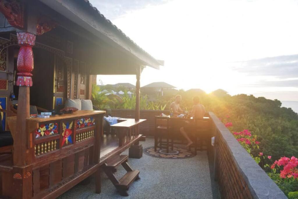 The Hidden Escapes Bingin- Sunset Rooftop Wood House With Ocean View & Private Kitchen Uluwatu Eksteriør bilde
