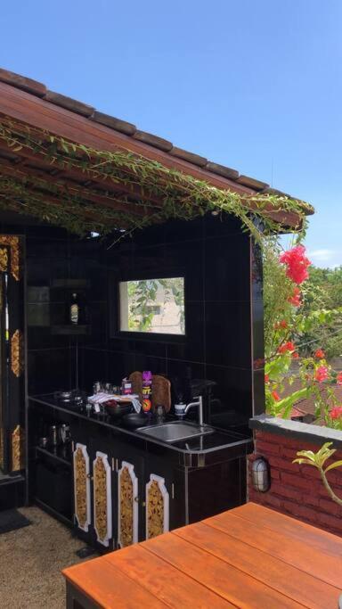 The Hidden Escapes Bingin- Sunset Rooftop Wood House With Ocean View & Private Kitchen Uluwatu Eksteriør bilde